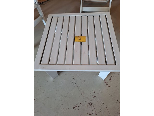Lot 32 - vintage tuinset wit: plastiek en hout - afbeelding 2 van  6