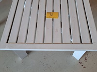Lot 32 - vintage tuinset wit: plastiek en hout - afbeelding 2 van  6
