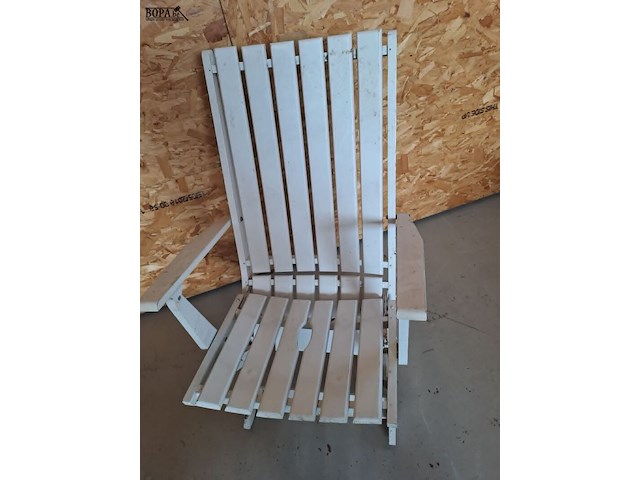 Lot 32 - vintage tuinset wit: plastiek en hout - afbeelding 4 van  6