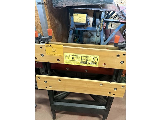 Lot 32 - werkbank opplooibaar black & decker - afbeelding 1 van  2