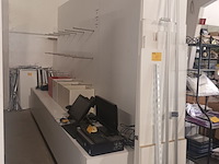 Lot 32 - winkel dubbelzijdige displaywand - afbeelding 1 van  2