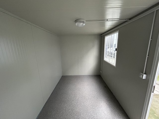 Lot 32 werfcontainer - afbeelding 14 van  14