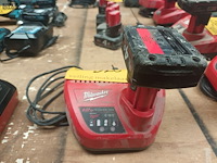Lot 320 - lader en accu milwaukee - afbeelding 2 van  3