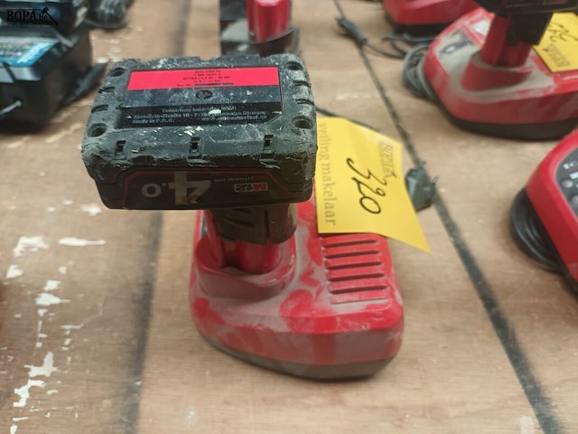Lot 320 - lader en accu milwaukee - afbeelding 3 van  3