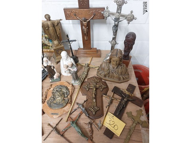 Lot 320 - lot kruisbeelden en religie, ong 26 stuks - afbeelding 3 van  3