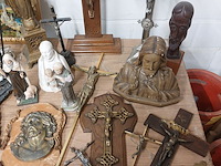 Lot 320 - lot kruisbeelden en religie, ong 26 stuks - afbeelding 3 van  3