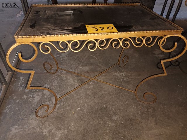 Lot 320 - salontafel - afbeelding 1 van  3