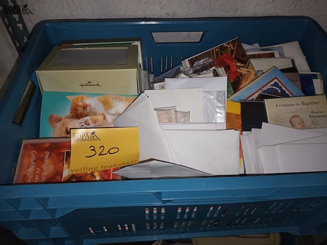Lot 320 - wenskaarten - afbeelding 1 van  3