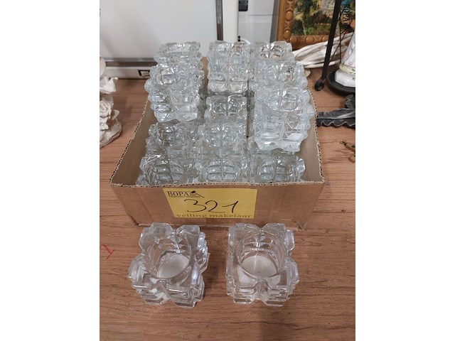 Lot 321 - glazen kaarsenhouders ong 20 stuks - afbeelding 1 van  2