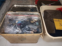 Lot 321 - naaigerei, fotolijst, blikken dozen - afbeelding 2 van  5