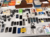 Lot 321 - oude gsm’s en toebehoren. 30 stuks - afbeelding 1 van  7