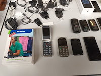 Lot 321 - oude gsm’s en toebehoren. 30 stuks - afbeelding 3 van  7