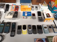 Lot 321 - oude gsm’s en toebehoren. 30 stuks - afbeelding 6 van  7