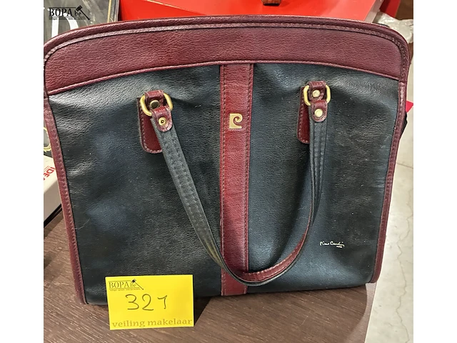 Lot 321 - retro handtas pierre cardin - afbeelding 1 van  4