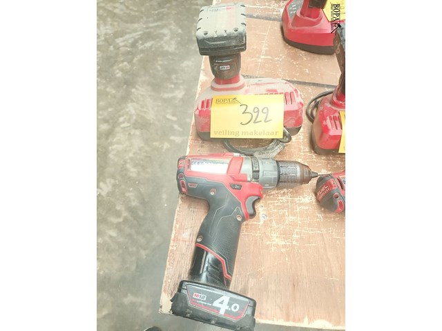 Lot 322 - accu boormachine milwaukee - afbeelding 1 van  3