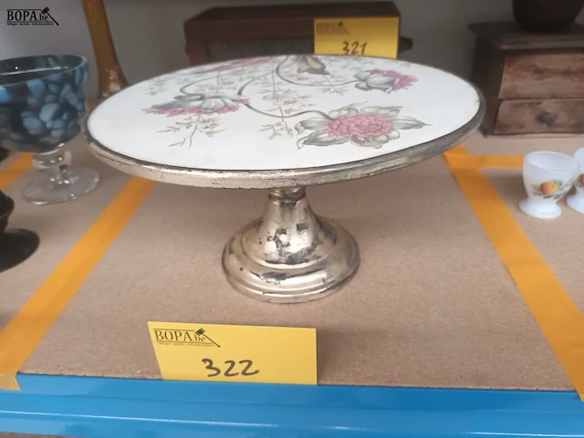 Lot 322 - taartschaal - afbeelding 1 van  2