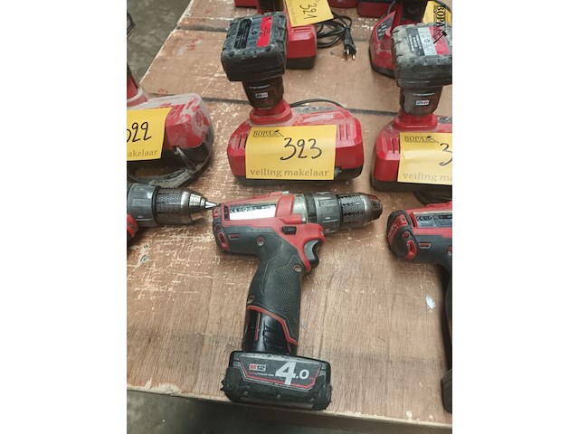 Lot 323 - accu boormachine milwaukee - afbeelding 1 van  3