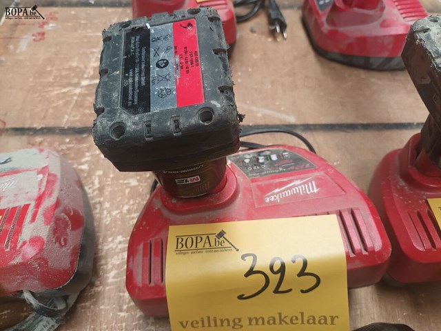 Lot 323 - accu boormachine milwaukee - afbeelding 3 van  3