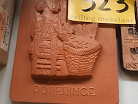 Lot 323 - poperinge beeld en tabletten. 4 stuks - afbeelding 3 van  4