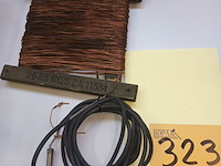 Lot 323 - spoel met koperen draad - afbeelding 1 van  3