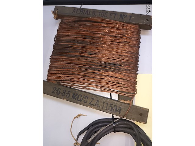 Lot 323 - spoel met koperen draad - afbeelding 2 van  3