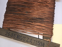 Lot 323 - spoel met koperen draad - afbeelding 2 van  3