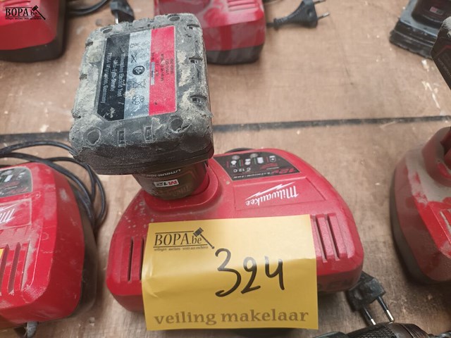 Lot 324 - accu boormachine milwaukee - afbeelding 3 van  3