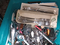 Lot 324 - bak met bestek - afbeelding 3 van  3