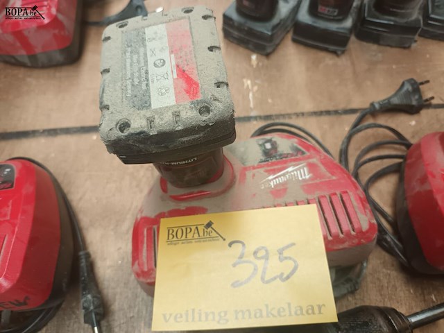Lot 325 - accu boormachine milwaukee - afbeelding 3 van  3