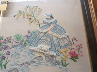 Lot 325 - kader vrouw met bloemen - afbeelding 2 van  4