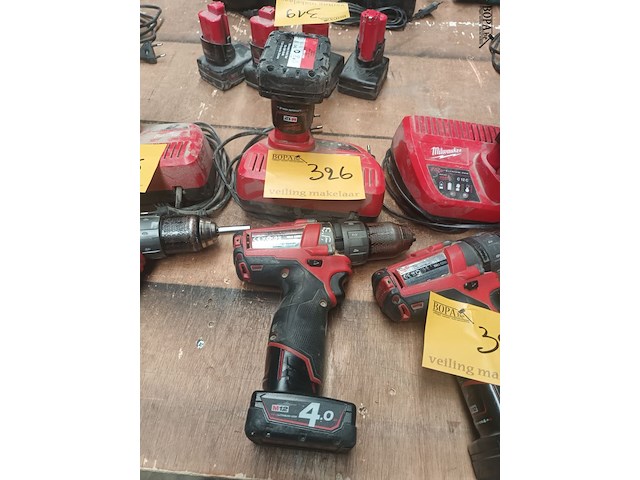 Lot 326 - accu boormachine milwaukee - afbeelding 1 van  2
