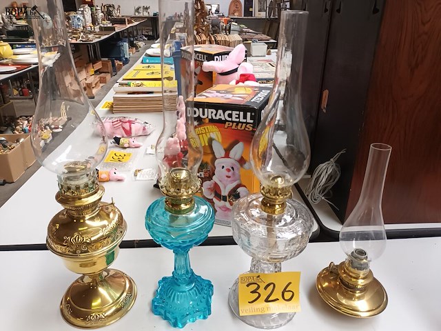 Lot 326 - olielampen. 4 stuks - afbeelding 1 van  4
