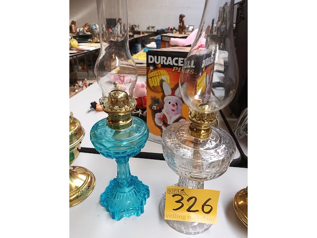 Lot 326 - olielampen. 4 stuks - afbeelding 3 van  4