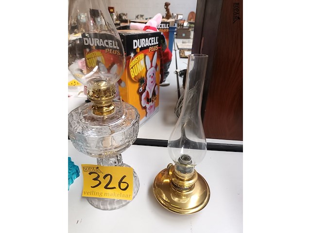 Lot 326 - olielampen. 4 stuks - afbeelding 4 van  4