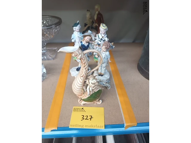 Lot 327 - beeldjes. 6 stuks - afbeelding 1 van  6