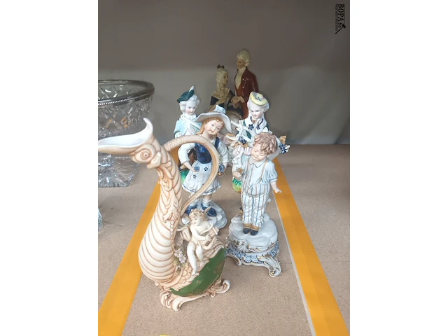 Lot 327 - beeldjes. 6 stuks - afbeelding 5 van  6