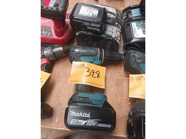 Lot 328 - accu klopboormachine makita - afbeelding 1 van  3