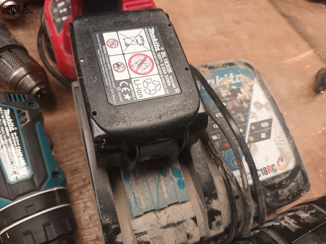 Lot 328 - accu klopboormachine makita - afbeelding 3 van  3