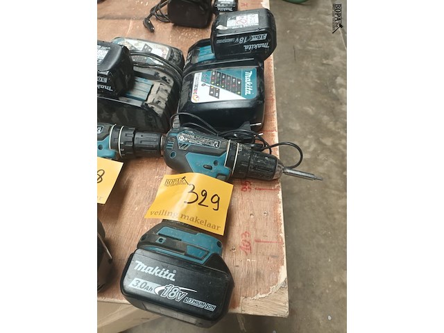 Lot 329 - accu klopboormachine makita - afbeelding 1 van  3