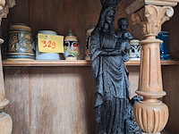 Lot 329 - bierpotten en heiligenbeeld - afbeelding 1 van  2