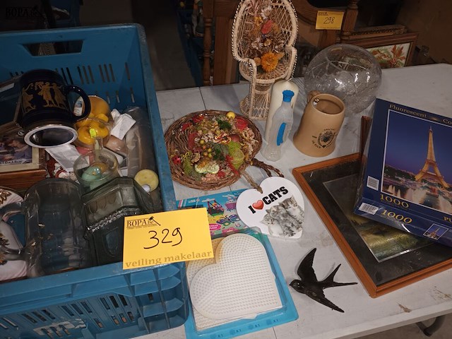 Lot 329 - decoratie - afbeelding 1 van  5