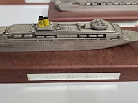 Lot 329 - miniatuur cruise schepen op schaal, 6 stuks - afbeelding 2 van  7