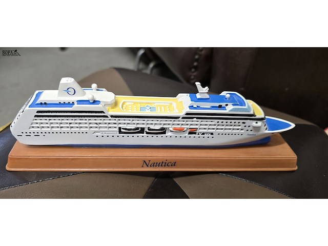 Lot 329 - miniatuur cruise schepen op schaal, 6 stuks - afbeelding 6 van  7