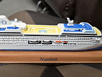 Lot 329 - miniatuur cruise schepen op schaal, 6 stuks - afbeelding 6 van  7