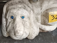 Lot 329 - parasolvoet in beton - afbeelding 2 van  3