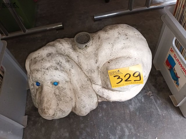 Lot 329 - parasolvoet in beton - afbeelding 3 van  3