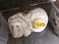 Lot 329 - parasolvoet in beton - afbeelding 3 van  3