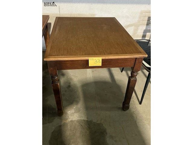 Lot 33 - antieken houten tafel met gedraaide poten - afbeelding 1 van  4