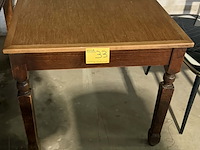 Lot 33 - antieken houten tafel met gedraaide poten - afbeelding 1 van  4