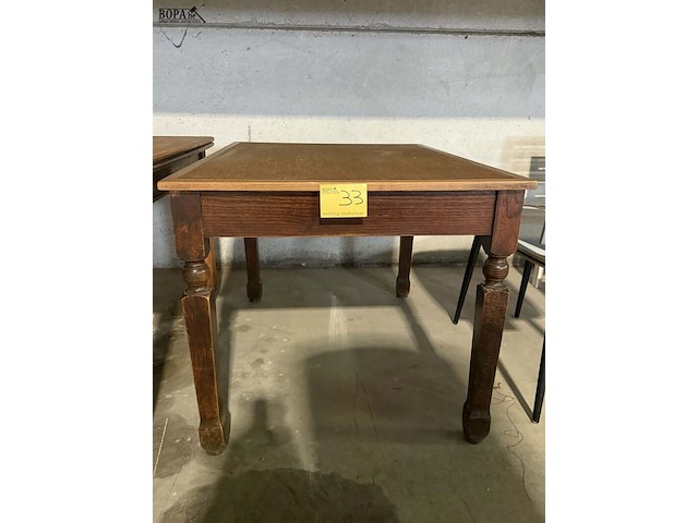 Lot 33 - antieken houten tafel met gedraaide poten - afbeelding 2 van  4